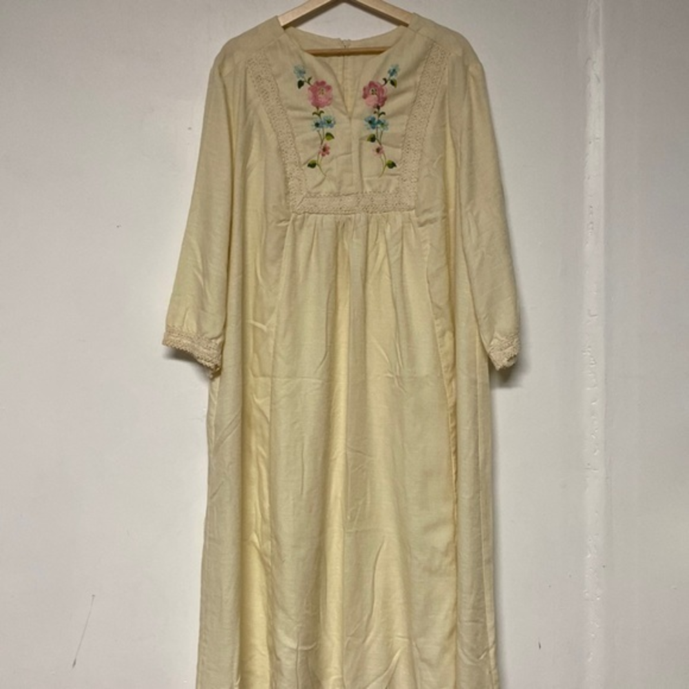 Beautiful vintage‎ Dela-Ann embroidered cotton maxi peasant dress